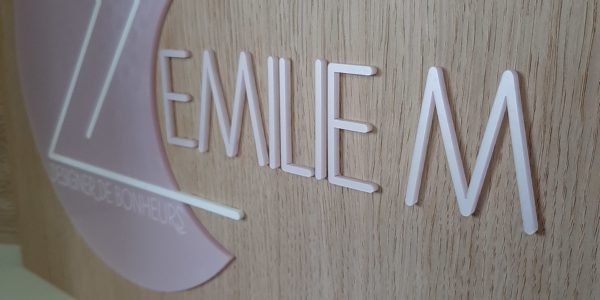 enseigne-bois-emilie-m enseigne-bois-emilie-m